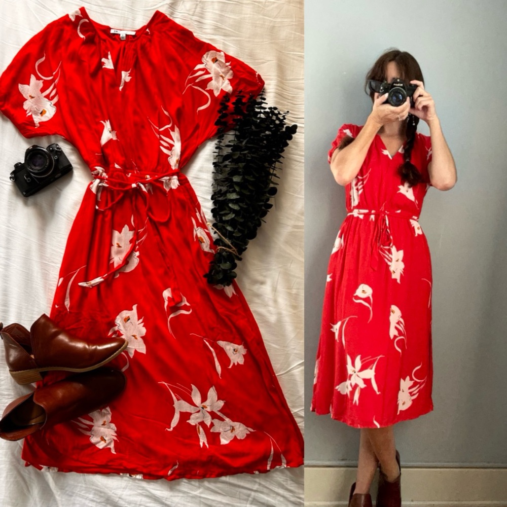 DR2 Red Floral Midi Dress S • Pockets & Tie Waist